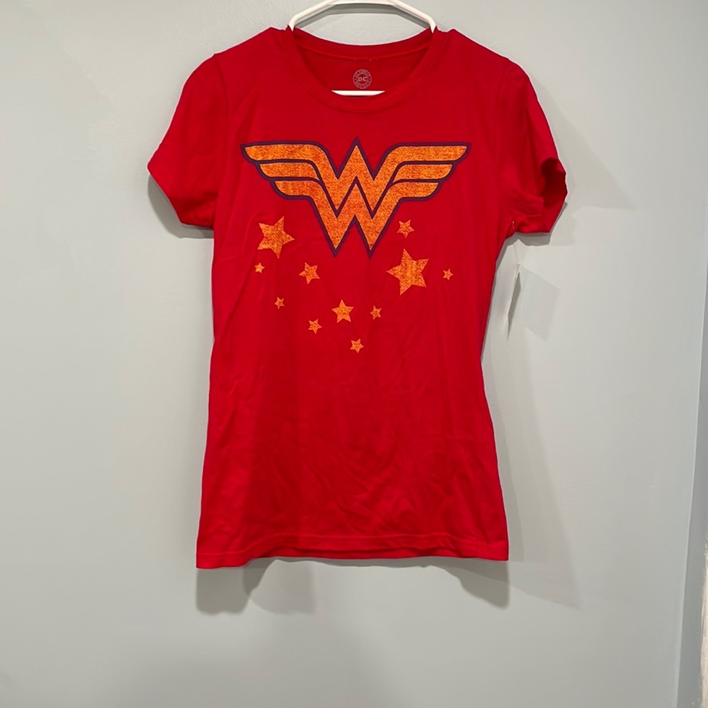 Dc’s Wonder Women tee shirt size large